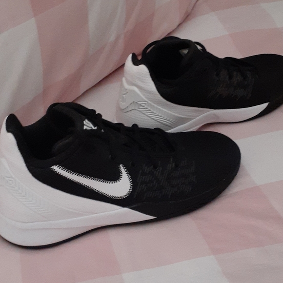 Nike - Picture 2 of 5